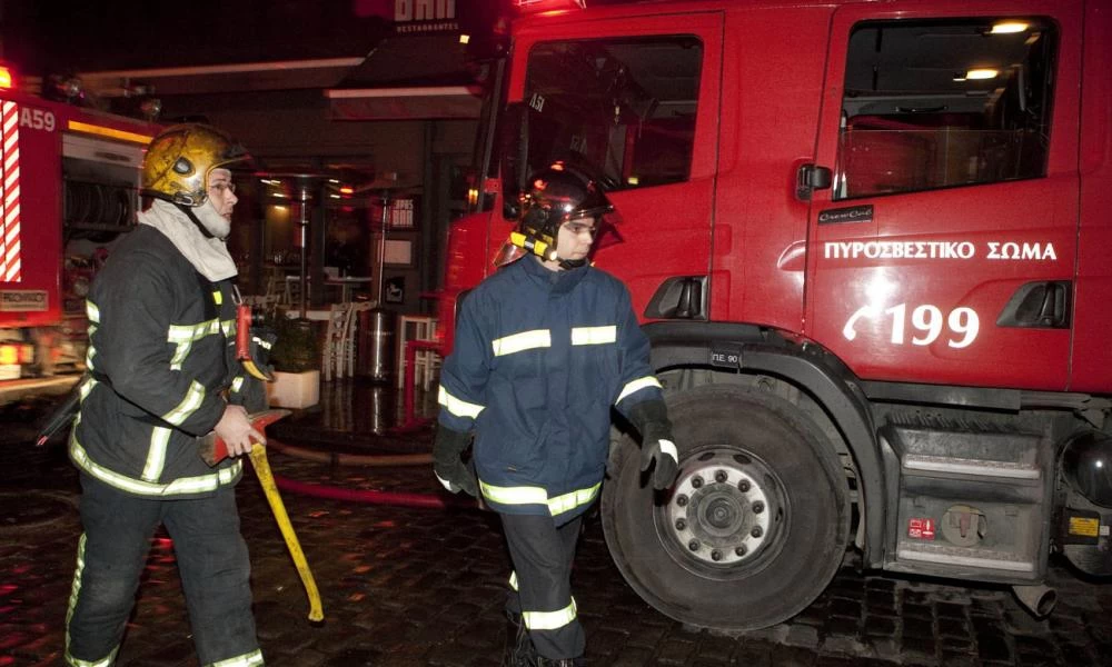 Φωτιά ξέσπασε σε σούπερ μάρκετ στο Βύρωνα τα ξημερώματα